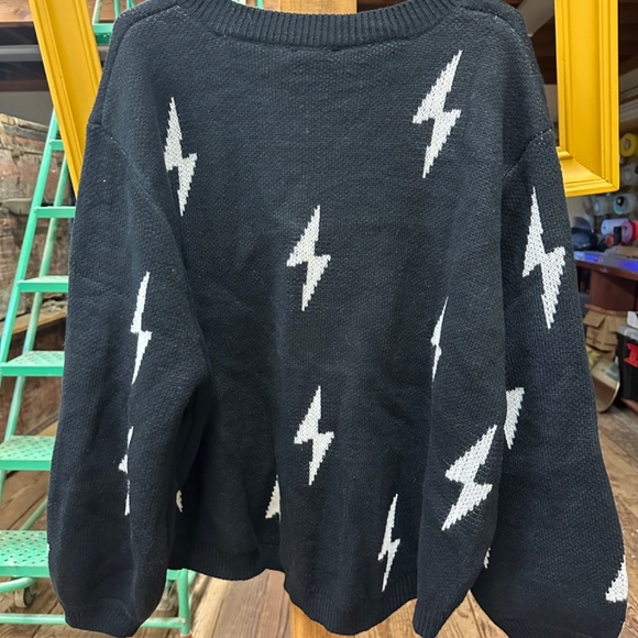 Dressed in LaLa - chunky V-neck sweater with lightning bolts - Size Medium - Picture 4 of 4